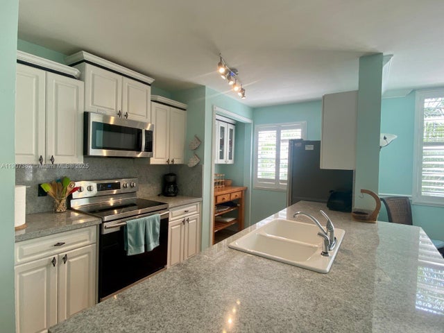 3 of 38 - 19655 E Country Club Dr 6401, Aventura, FL