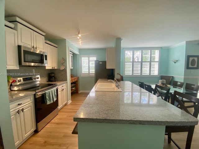 4 of 38 - 19655 E Country Club Dr 6401, Aventura, FL