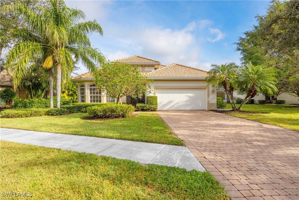 6786 Bent Grass Dr, Naples