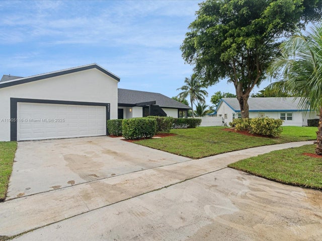 4421 Nw 73rd Ave, Lauderhill