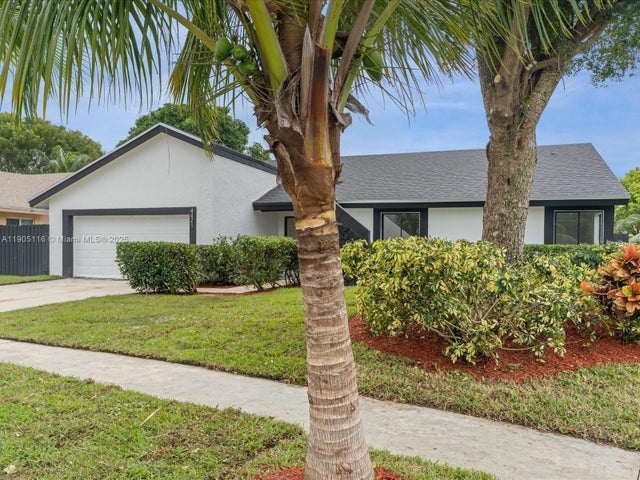 4 of 41 - 4421 Nw 73rd Ave, Lauderhill, FL