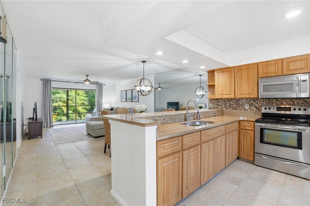 126 Pinebrook Dr, Fort Myers