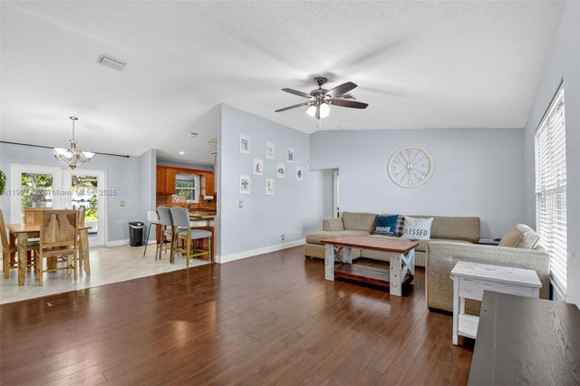 2 of 25 - 190 Martin Cir, Royal Palm Beach, FL