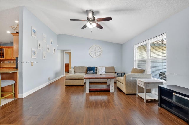 3 of 25 - 190 Martin Cir, Royal Palm Beach, FL