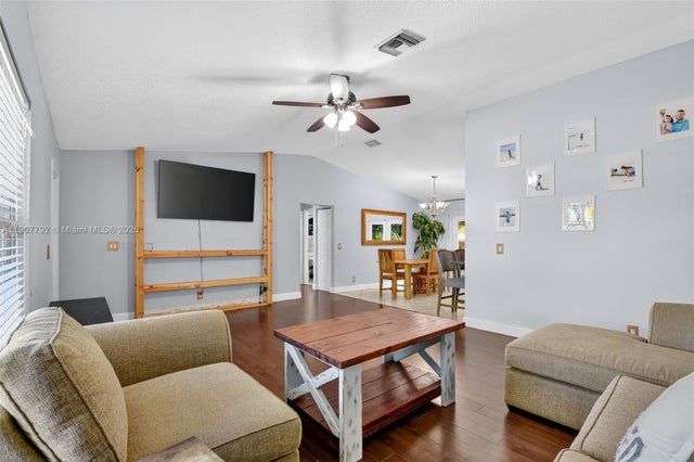 4 of 25 - 190 Martin Cir, Royal Palm Beach, FL