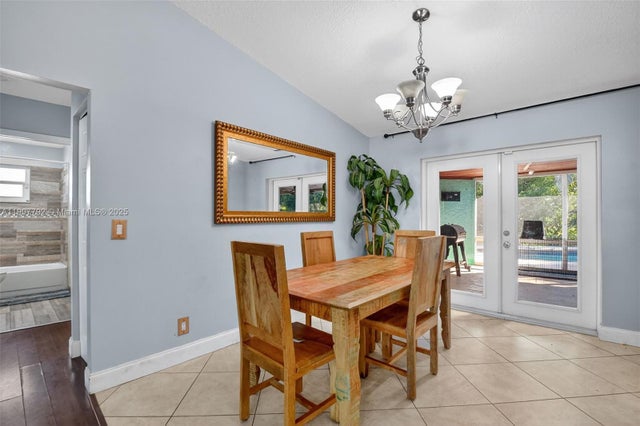 5 of 25 - 190 Martin Cir, Royal Palm Beach, FL