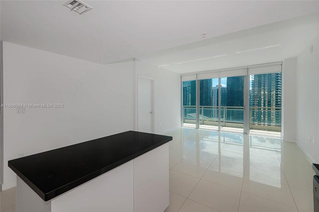 3 of 34 - 92 Sw 3rd St 3503, Miami, FL