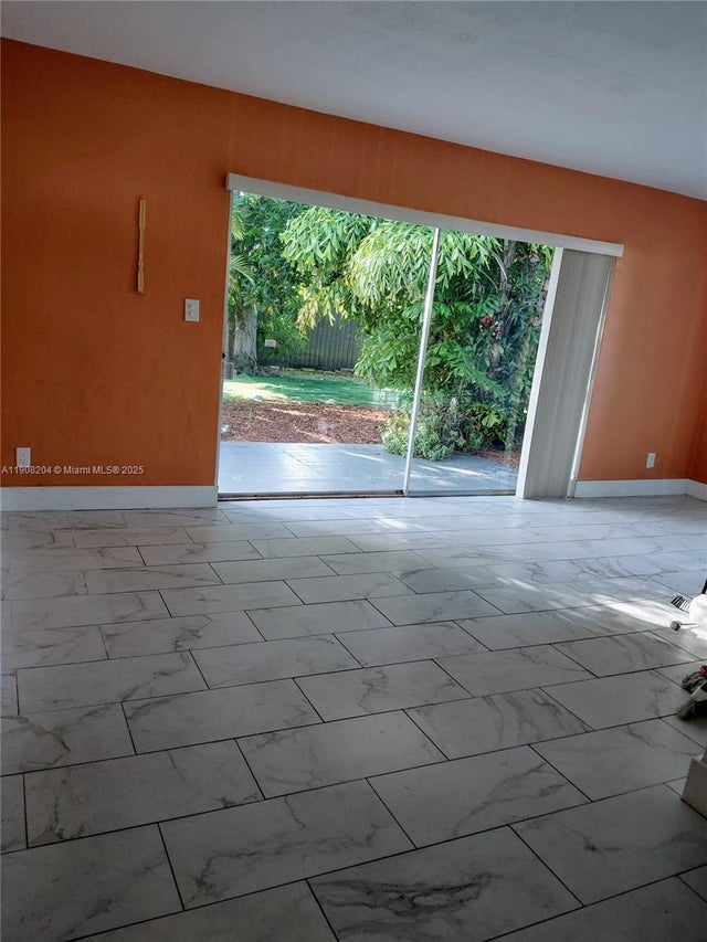 4 of 10 - 1620 Sw 87th Ct, Miami, FL