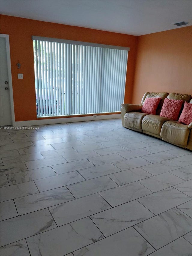 5 of 10 - 1620 Sw 87th Ct, Miami, FL