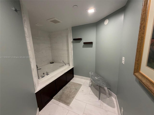 5 of 9 - 5200 N Ocean Dr 1801, Singer Island, FL