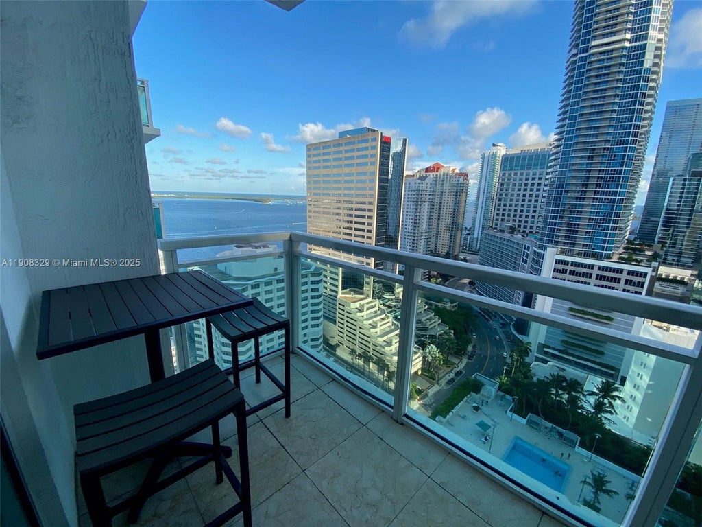 950 Brickell Bay Dr 2707, Miami