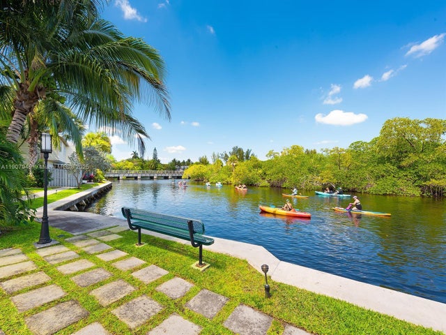 5 of 24 - 1921 Ne 15th Ave, Fort Lauderdale, FL