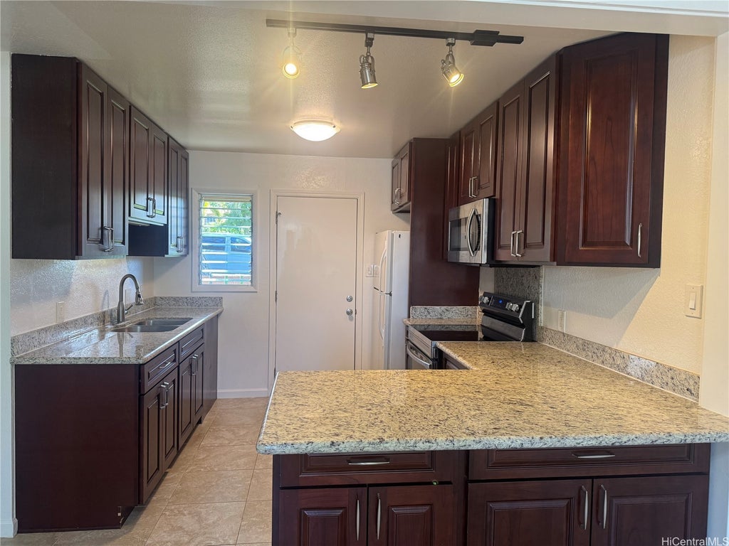 (unit #31) 98-1392 Hinu Place, Pearl City