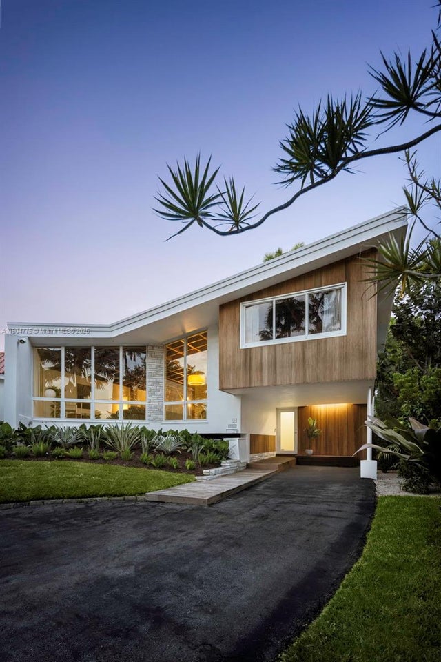 2 of 43 - 1071 Ne 85th St, Miami, FL