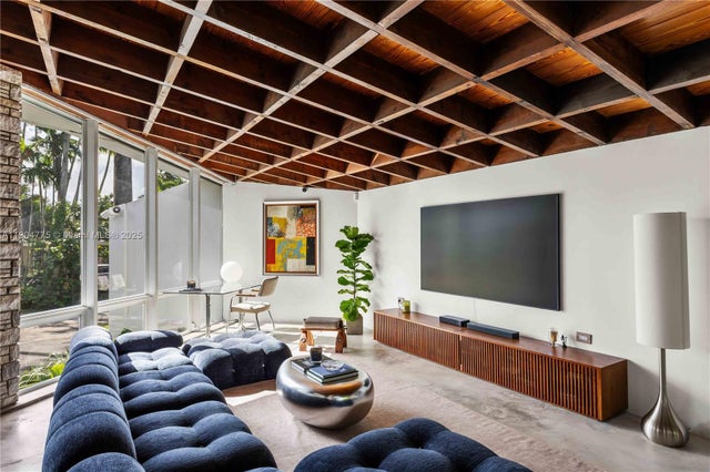 4 of 43 - 1071 Ne 85th St, Miami, FL