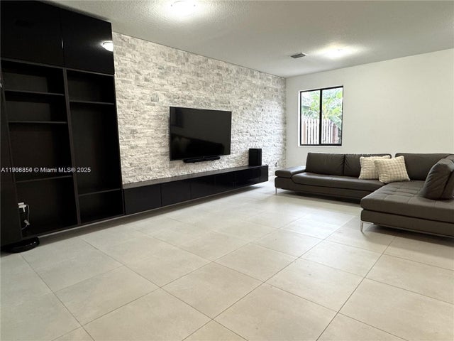 4 of 26 - 13627 Sw 157th Ct, Miami, FL