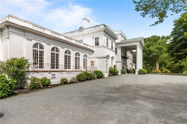 553 Bellevue Ave # 14, Newport