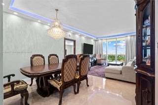 Photo of Listing #A11909677