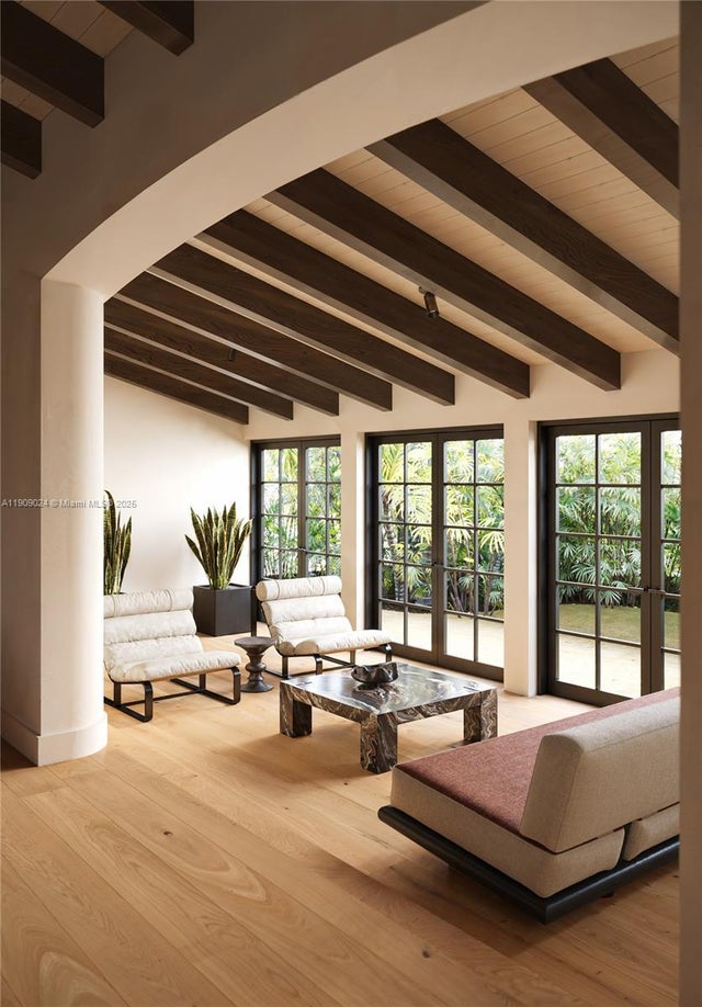 4 of 15 - 4727 N Bay Rd, Miami Beach, FL