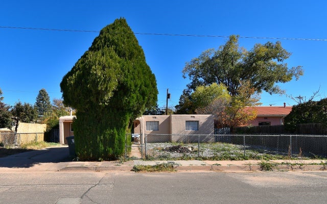 131 Spruce Street, Santa Fe