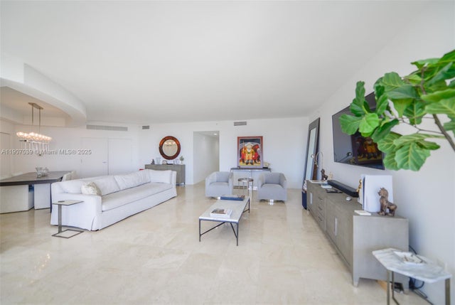 21050 Point Pl 702, Aventura
