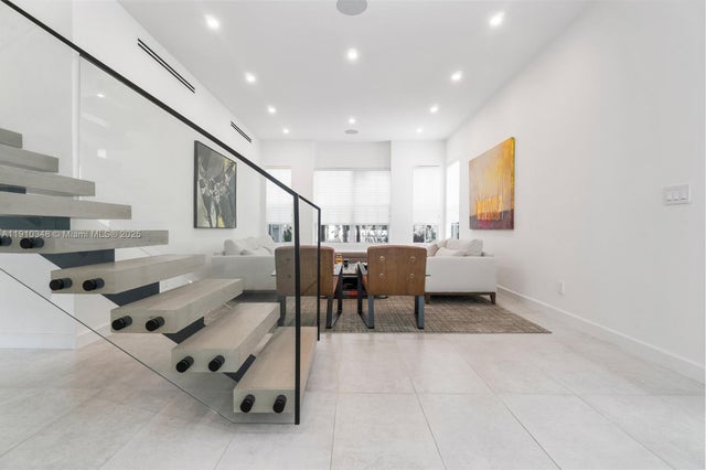 3 of 39 - 19941 Ne 36th Pl, Aventura, FL