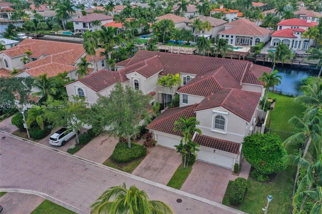 2 of 66 - 1385 Harbor Vw E, Hollywood, FL