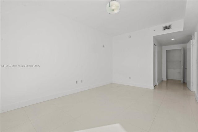 5 of 24 - 3030 Ne 188 Street 604, Aventura, FL