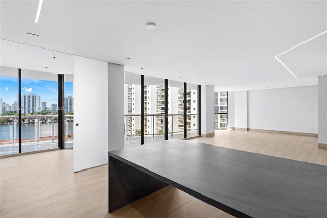 5 of 34 - 3640 Yacht Club Dr 810, Aventura, FL