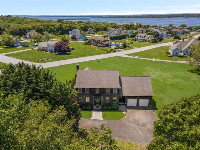 121 King Charles Dr, Portsmouth