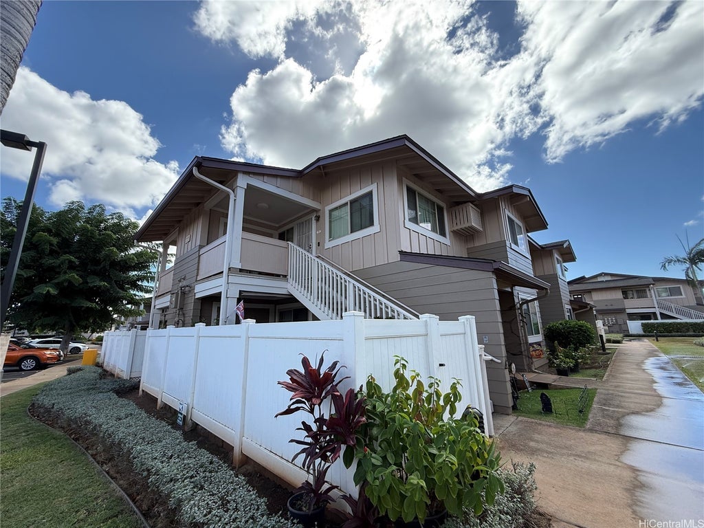 (unit #302) 91-1013 Kamaaha Avenue, Kapolei