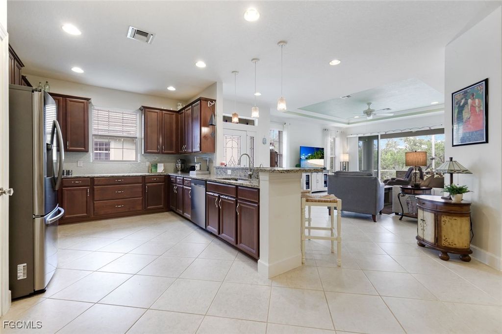 10436 Peso Del Rio Dr, FORT MYERS