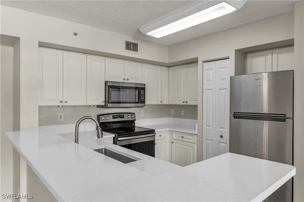 1230 Wildwood Lakes Blvd 105, Naples