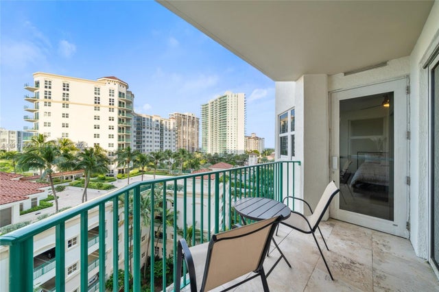 19900 E Country Club Dr 816, Aventura