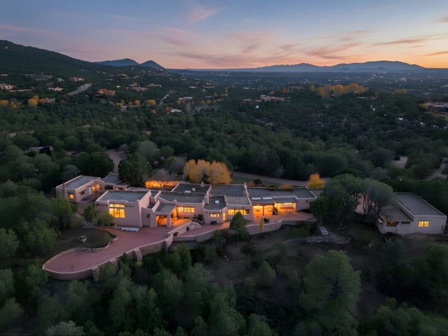 185 Brownell Howland Road, Santa Fe