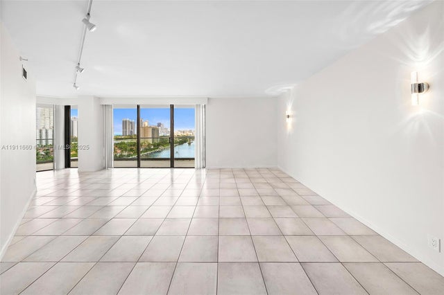 4 of 63 - 19707 Turnberry Way 14g, Aventura, FL