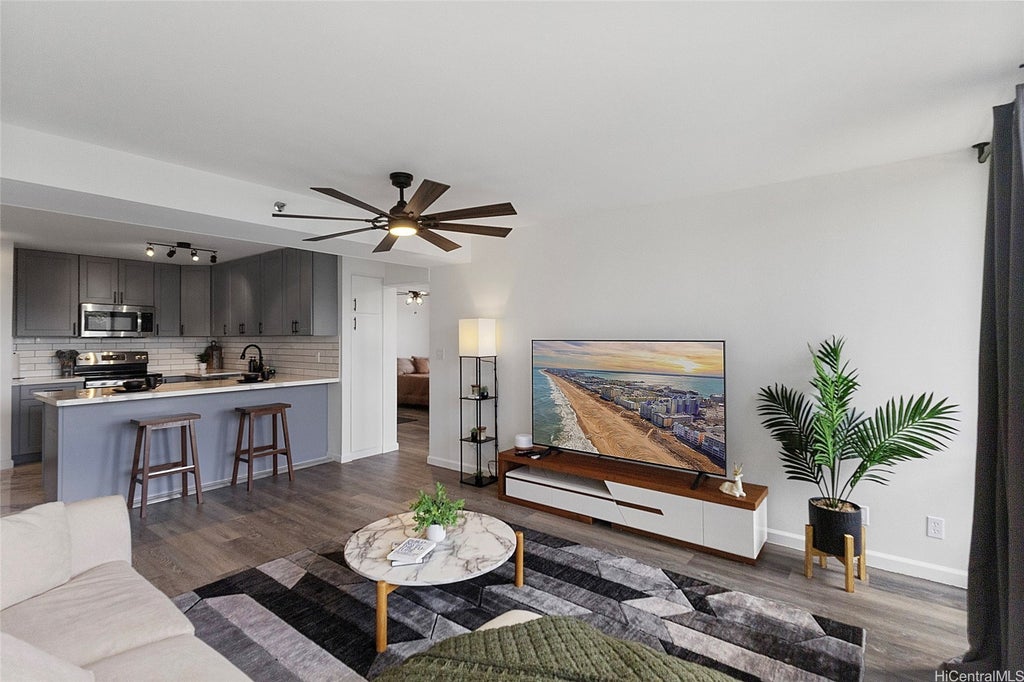 (unit #202) 98-402 Koauka Loop, Aiea