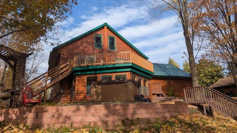 W6825 Lakewood Boulevard, Ladysmith