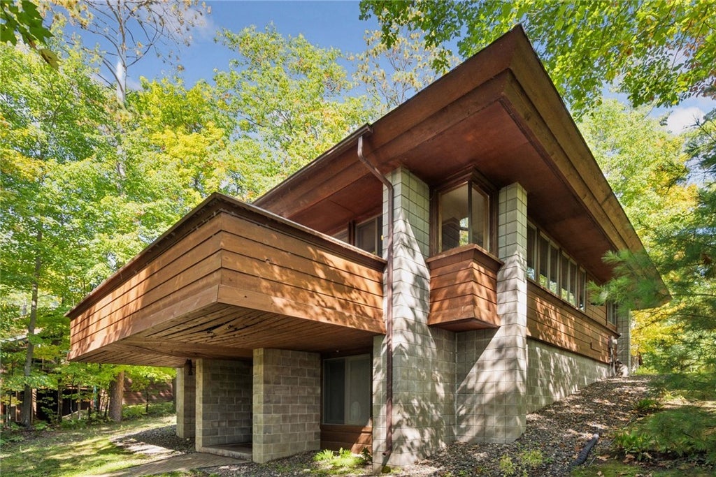 2261 20th Street, Comstock