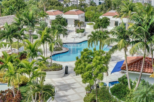 20281 E Country Club Dr 511, Aventura