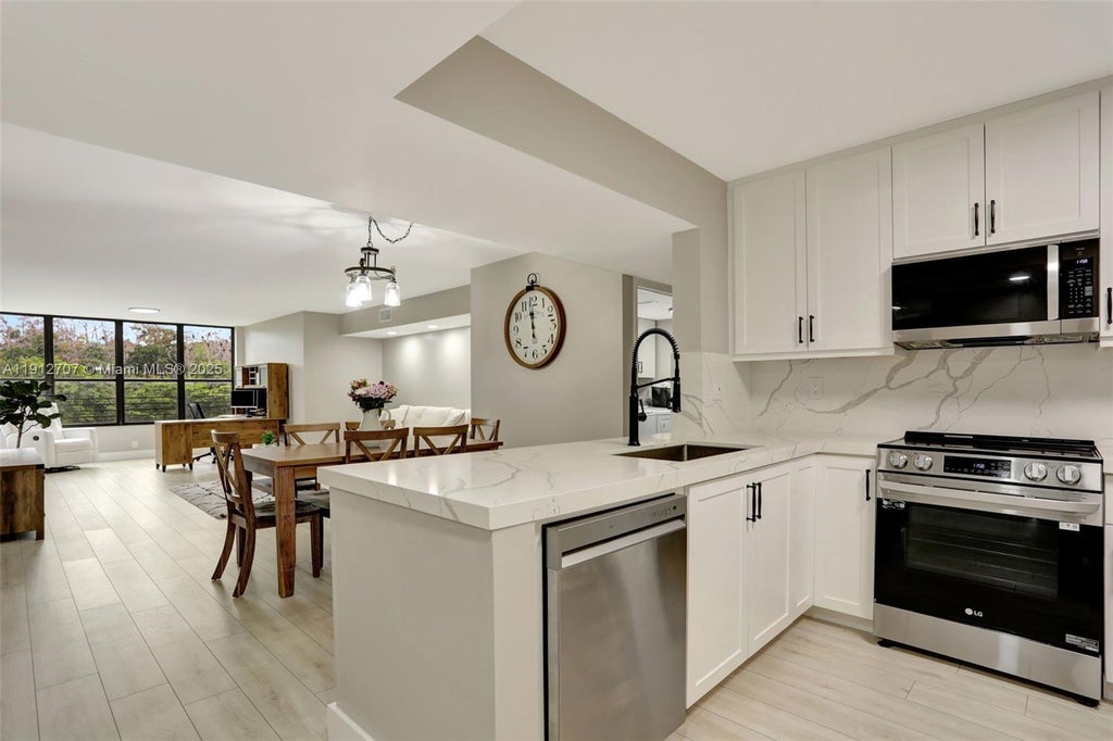 2660 N Carambola Cir N 305, Coconut Creek