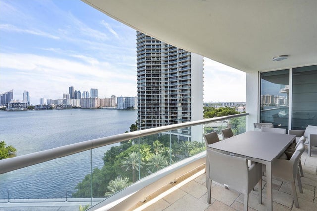 4 of 64 - 6000 Island Blvd 1007, Aventura, FL