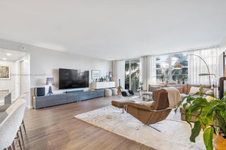 Photo of Listing #A11912564