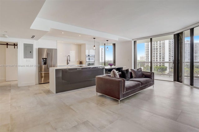 2 of 23 - 20191 E Country Club Dr 802, Aventura, FL