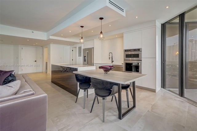 3 of 23 - 20191 E Country Club Dr 802, Aventura, FL