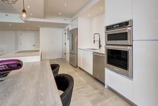 4 of 23 - 20191 E Country Club Dr 802, Aventura, FL