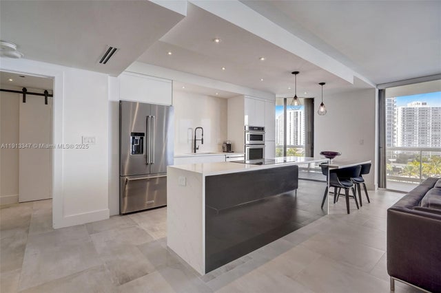 5 of 23 - 20191 E Country Club Dr 802, Aventura, FL