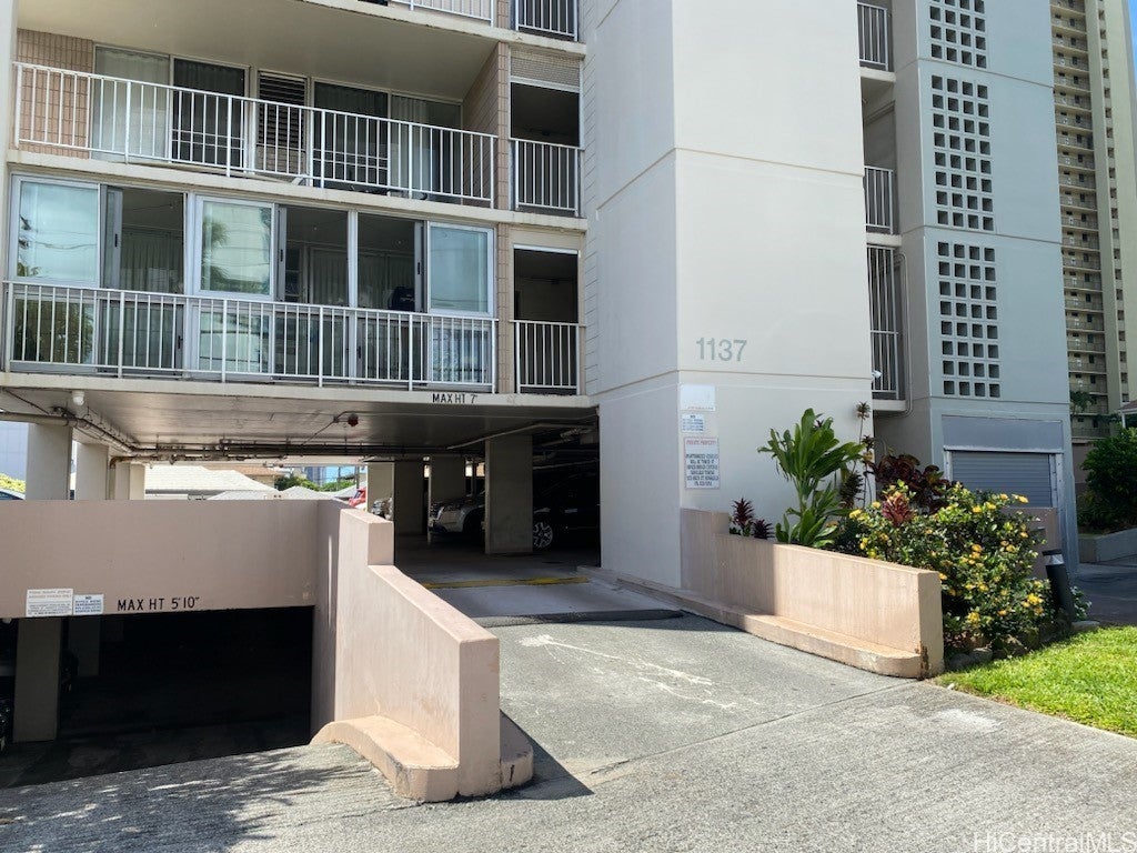 (unit #803) 1137 Wilder Avenue, Honolulu