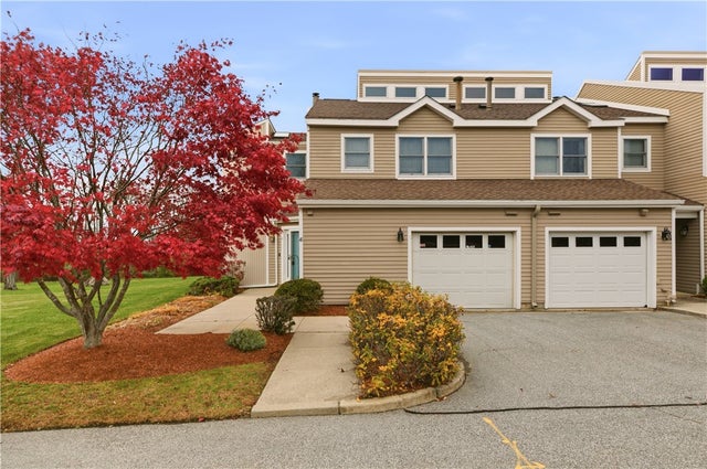 41 Lawton Brook Ln, Portsmouth