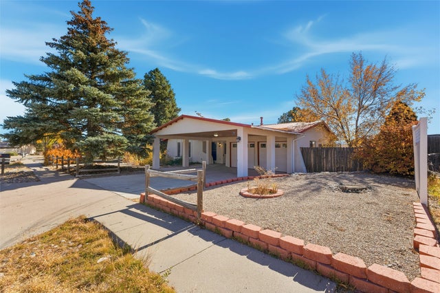 365 Donna, White Rock